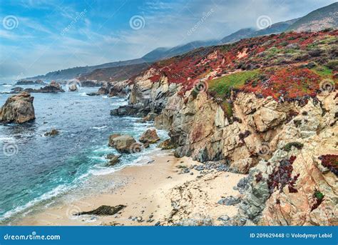Hermosa Playa De Paisaje Y Ensenada Garrapata Parque Estatal Big Sur California Usa Foto De