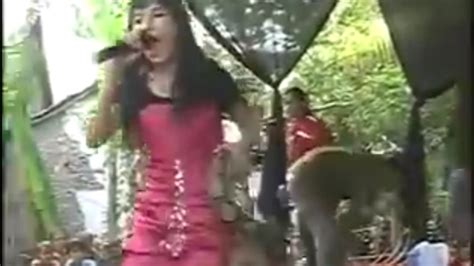 Indonesian Singer Irma Bule Dies After Being Bitten By Cobra On Stage