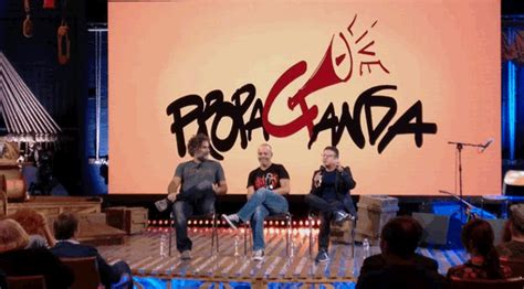 Ogni venerdì, diego bianchi, makkox e i loro ospiti incollano davanti ai de la stampa, francesca schianchi, che sono ospiti fissi in studio del programma, non siano presenti anche propaganda live: Propaganda Live | Puntata 29 settembre 2017 | Anticipazioni