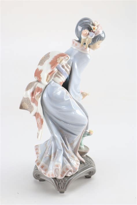 Pair Of Lladró Porcelain Figurines Depicting Japanese Women Ebth