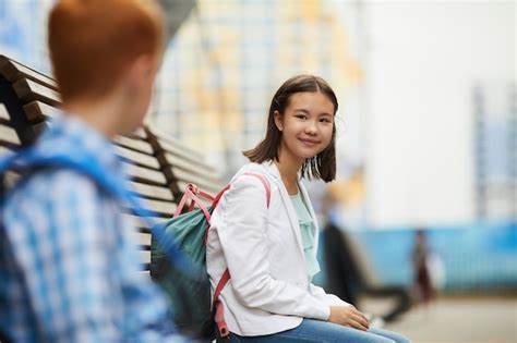 Premium Photo Schoolgirl Talking To Her Classmate