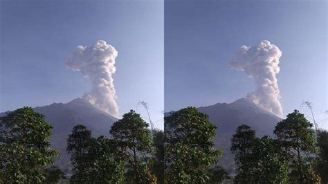 Video Dan Foto Gunung Merapi Meletus Wedhus Gembel Melambung