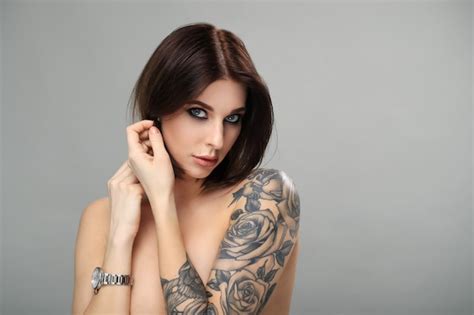 top 104 imagenes de mujeres hermosas con tatuajes theplanetcomics mx