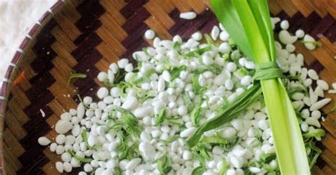 Air cucian beras / air leri mengandung beberapa nutrisi yang dibutuhkan tanaman dan dapat membuat tanaman menjadi lebih subur. Cara Buat Bedak Sejuk Homade Untuk Menghaluskan Kulit Muka ...