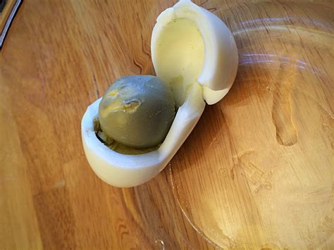 Should You Eat A Hard Boiled Egg With A Greenish Yolk Eatortoss Home