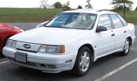 In 1990, ford taurus looks good, and you cannot dispute about it. 1990 Ford Taurus - pictures, information and specs - Auto ...