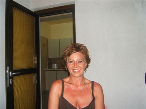 Newhall Lady From Birmingham Is A Local Granny Looking For Casual