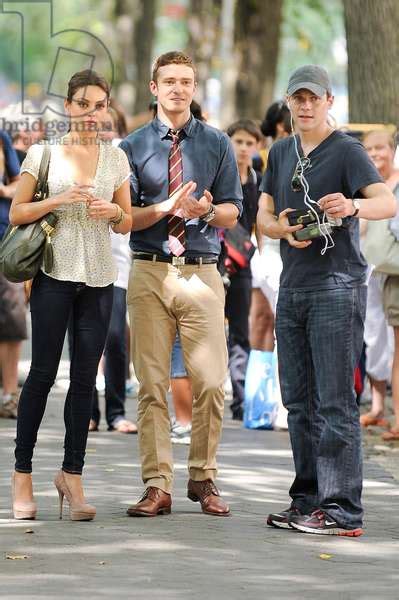friends with benefits mila kunis justin timberlake director will gluck on the set of friends