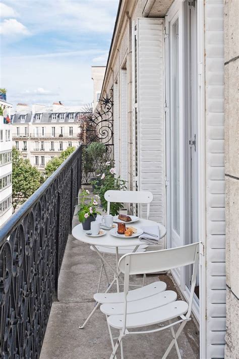 A Chic And Simple Parisian Vacation Apartment The Simply Luxurious Life