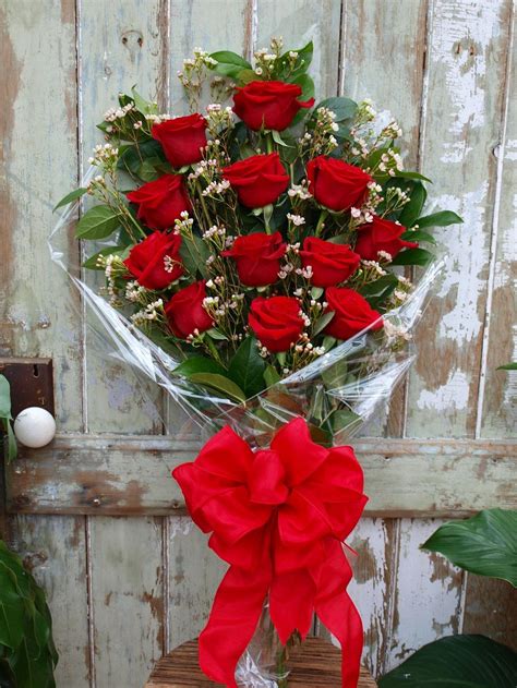 Dozen Long Stemmed Roses For Valentines Day Barlows Presentation