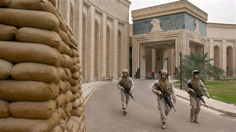 سقوط صاروخ قرب السفارة الأمريكية في بغداد الخليج أونلاين