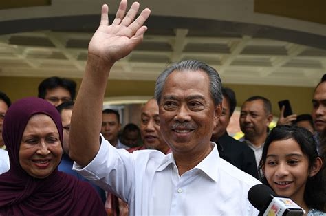 Jun 18, 2021 · kuala lumpur: Muhyiddin Yassin Resmi Dilantik Jadi PM Baru Malaysia ...