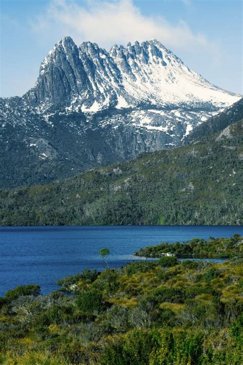 Cradle Mountain In Tasmania Stock Photo Image Of Skyline Tourism