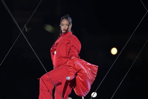 Rihannas Pregnancy Reveal Raises Bar In All Kinds Of Ways The Columbian