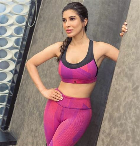 Sophie Choudry Extremely Hot In Gym Tracks