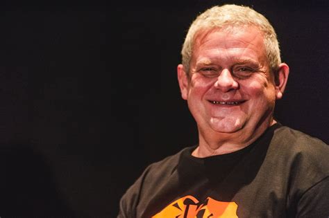 Kazik staszewski w… kazik staszewski w niedyspozycji wokalnej. Lista Przebojów Trójki: Afera wokół utworu "Twój ból jest ...