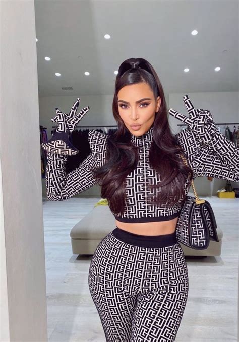Kim Kardashians Showstopping Outfit Is Instagrams Latest Sensation
