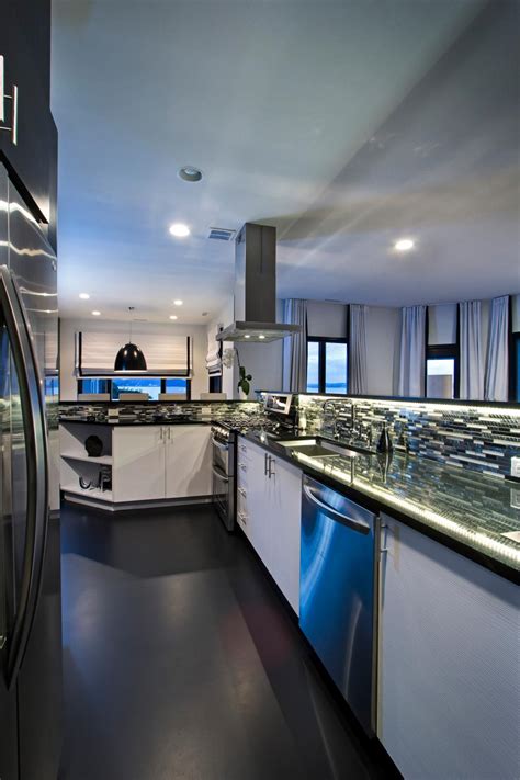 Contemporary Kitchen With Glass Tile Backsplash And Matte Black Flooring