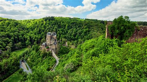 Eltz Castle Hd Wallpaper Background Image 2560x1440