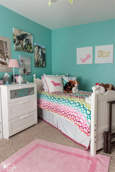 Fun step by step diy projects with tutorials for creative handmade bedding & wall art ideas for cute girls this has to be one of my favorite diy bedroom decorating ideas for teens because it is so much fun to make, and always turns out beautiful. Love this cute tween girls bedroom! So many DIY projects ...