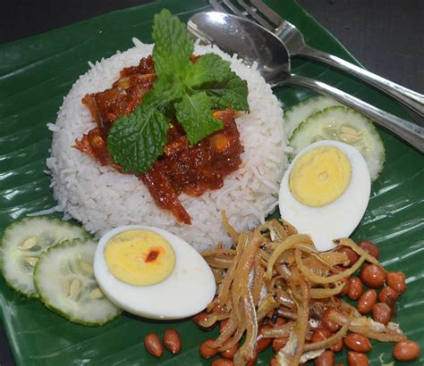 This is the best and most authentic a nasi lemak will not be authentic without the leaves and coconut milk. AMIE'S LITTLE KITCHEN: Nasi Lemak Opah : MALAYSIAN FOOD ...