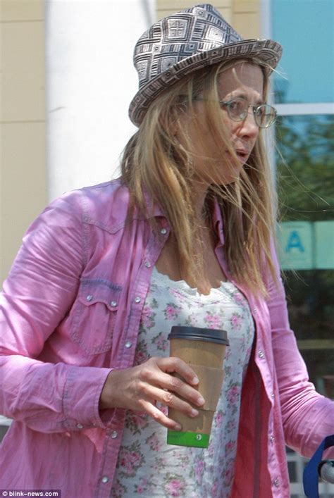 Mighty Aphrodites Mira Sorvino Goes Make Up Free For Shopping In Los