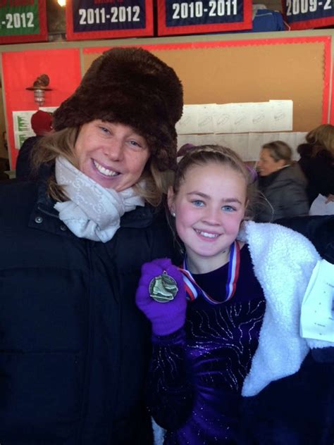 New Canaan Winter Club Hosts Skating Event
