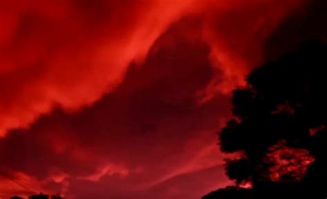 Maybe you would like to learn more about one of these? PARANORMAL HOJE: Céu Vermelho??Estranha Tempestade causa ...