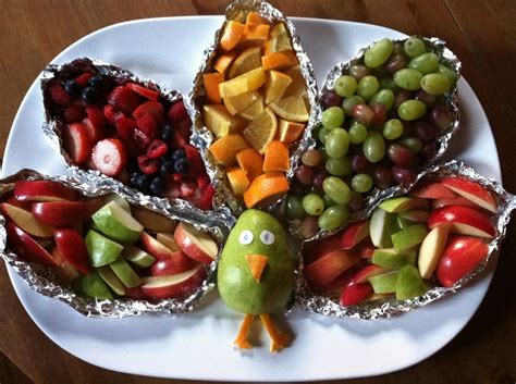 These thanksgiving appetizers are the perfect light bites to tide you over until it's time for the holiday feast. Kid friendly fruit platter for school Thanksgiving party. | Thanksgiving food crafts, Healthy ...