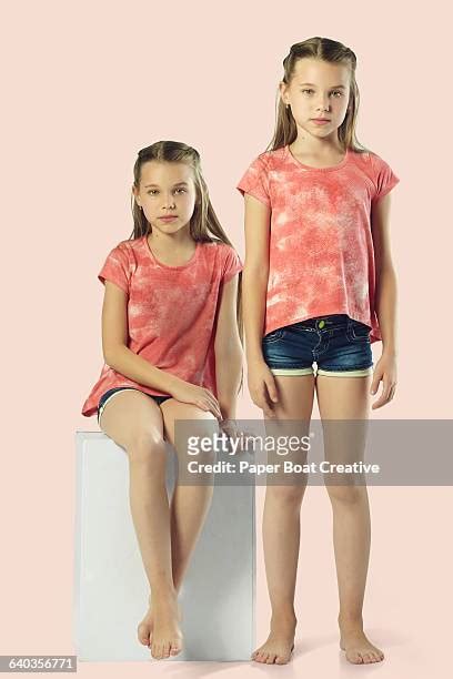 Barefoot Twins Stock Fotos Und Bilder Getty Images