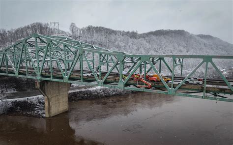 Work continues on I-64 bridge - WV MetroNews