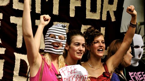 Почему в России арестовывают участников Pussy Riot