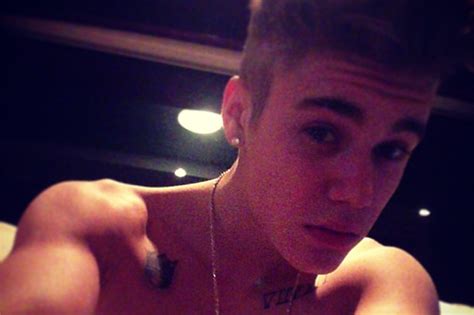 Shirtless Justin Bieber Tries To Upstage Grammys Takes Down Ustream