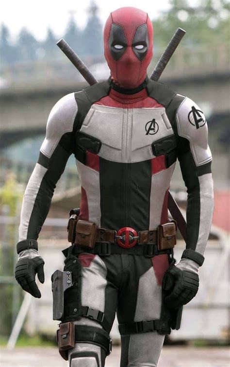 Deadpool Joins Avengers Endgame In Ryan Reynolds Approved Fan Art Superhero Marvel Marvel