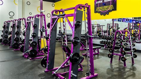 Does Planet Fitness Have Free Weights Fashion On A Curve