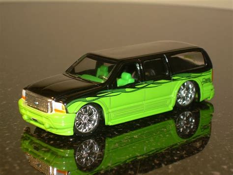 Muscle Machines Ford Excursion Truck Die Cast Car 164 Green And Black