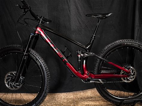 This is a very light bike and exceptionally good downhill. 2020 Trek Fuel EX 9.8 | Large For Sale