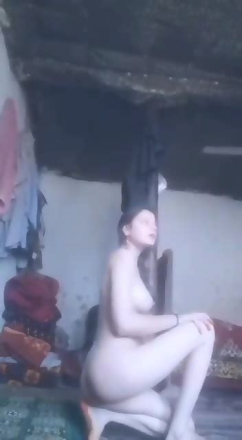Beautiful Kashmiri Bhabhi Full Nude Video Eporner