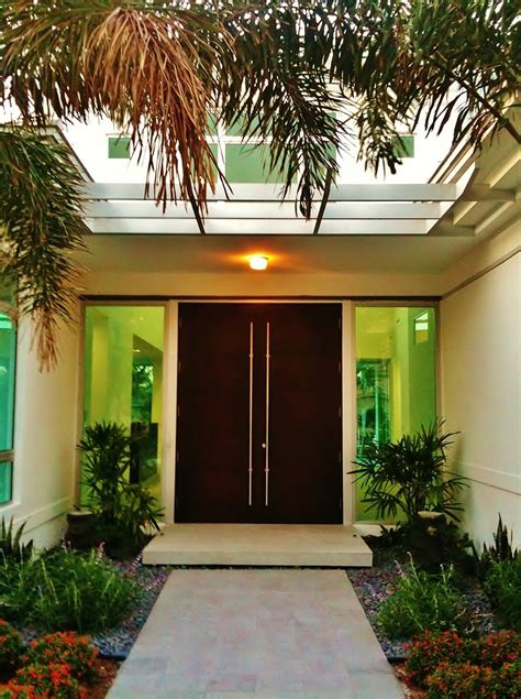 In contrast to the door design ideas for home of old houses, steel door design does not require a lot of ornaments or carvings. 33 Ultimate Front Door Designs