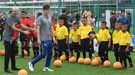 มิถุนายน 04, 2021, 07:42:29 pm ทีมชาติไทย 'ปาร์ค จี ซอง' วิเคราะห์ข้อดีการมีศูนย์ฝึกฟุตบอลในไทย