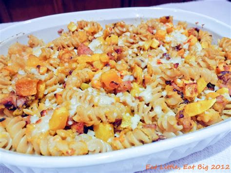 This spicy chicken sausage pasta is full of tender penne pasta, amazing chicken apple sausage, spicy jalapenos, sweet corn, and a creamy, dreamy sauce. Recipe for Butternut Squash and Chicken Apple Sausage Pasta | Eat Little, Eat Big