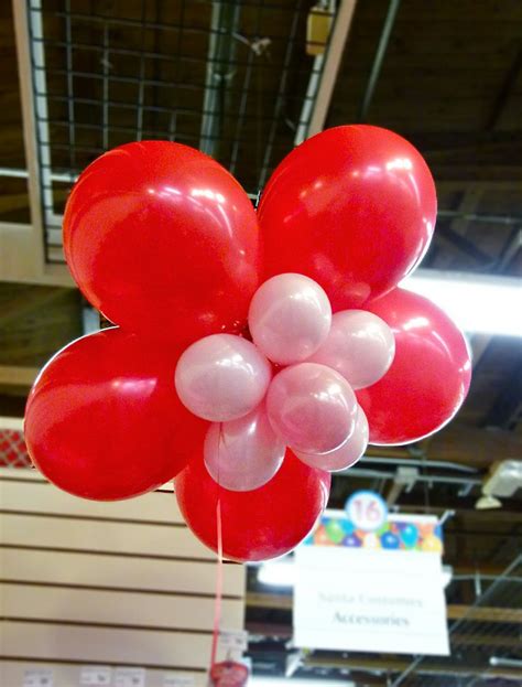 Red And White Giant Flower Shaped Balloon Structure Ideal For Valentine