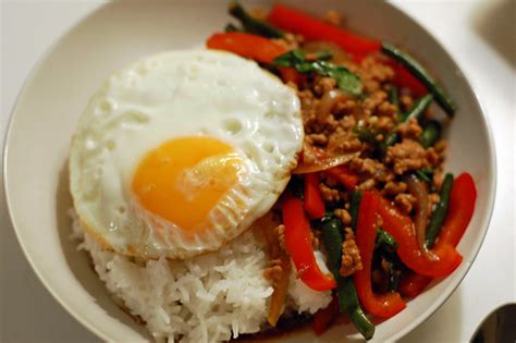 ผัดกะเพราหมูไข่ดาว ( pad kaprao moo kai dow ) added on january 19, 2015. Cooking for One: I Made a Sidewalk! | Tamarind and Thyme