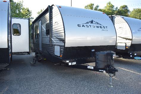 East To West Silver Lake 27kns Rvs For Sale Camping World Rv Sales