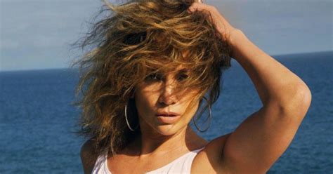 Jennifer Lopez la chanteuse est trop belle dans son bikini malgré ses ans Sextant Revue