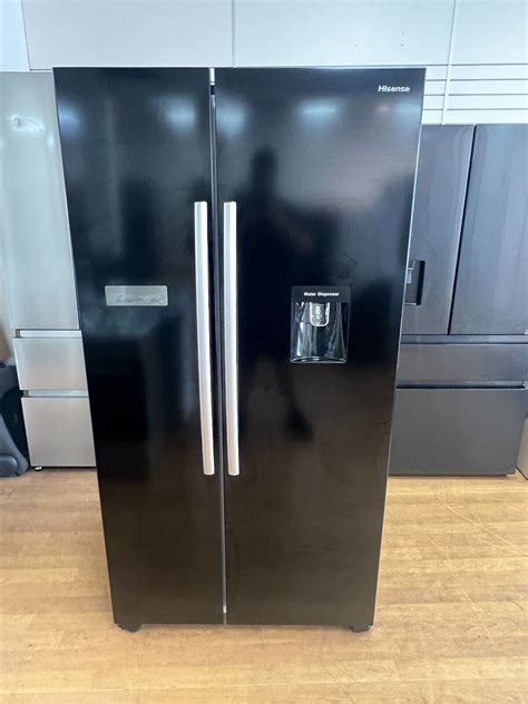 Hisense Non Plumbed American Style Refrigerator With Water In Black