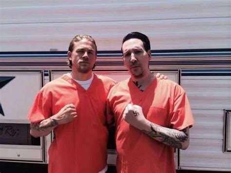 Karaktären som manson ska spela heter ron tully och jax kommer enligt hollywoodreporter.com använda honom för att utöka sin makt. Marilyn Manson: Marilyn Manson, Charlie Hunnam are 'like ...