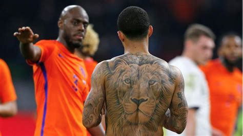 Memphis depay (born 13 february 1994), commonly known simply as memphis, is a dutch professional footballer who plays as a forward for. Bei Holland-Pleite - Oranje-Star zeigt Mega-Tattoo | Lion ...