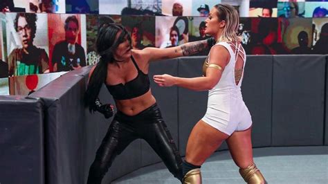 Photos Mandy And Sonya Look To Settle The Score In Bitter Grudge Match Wwe Girls Wwe News Wwe