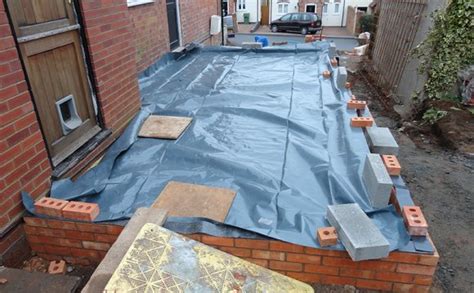 This enables earlier access onto the floor for the application of screeds, coatings and other floor coverings including tiles. Joining damp proof membrane : Arid Preservation